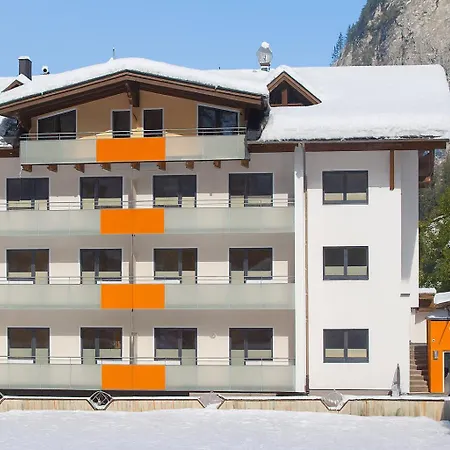 Tirol شقة